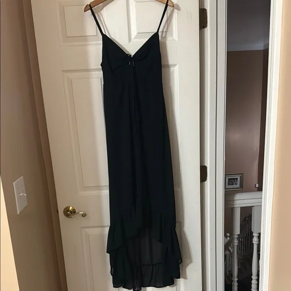 Elegant Black Strapless Dress - Picture 1 of 7